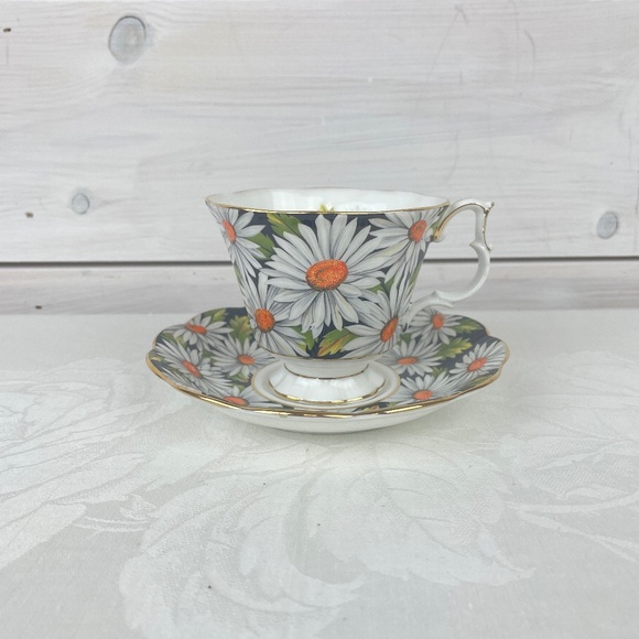 Vintage Royal Albert Bone China Tea Cup Sylvia Daisy Flowers - Picture 1 of 9
